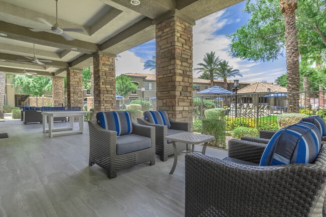 The Paseo by Picerne in Goodyear, AZ - Foto de edificio - Building Photo