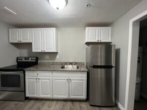 Greenfaire Apartments in Portland, OR - Building Photo - Interior Photo