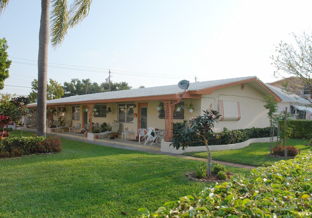1717 Jackson St in Hollywood, FL - Building Photo
