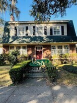 102 E 53rd St in Savannah, GA - Building Photo