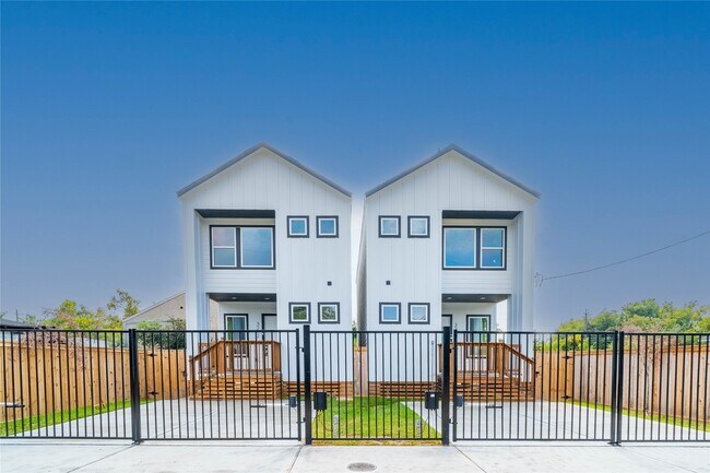 property at 3212 Retta St