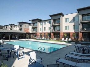 Foothill Lofts Apartments and Townhomes in Logan, UT - Foto de edificio - Building Photo