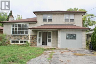 8 Doverwood Ct in Toronto, ON - Building Photo - Building Photo