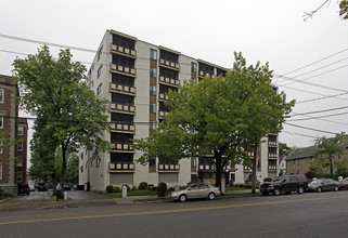 Mass Ave, 385 in Arlington, MA - Foto de edificio - Building Photo