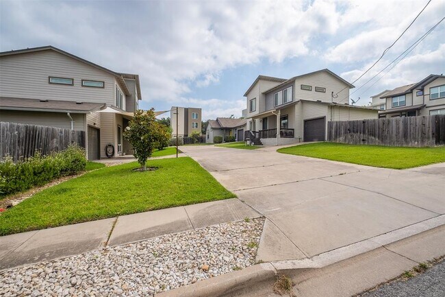6404 Carson Rdg in Austin, TX - Foto de edificio - Building Photo