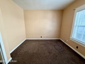 2015 E Oak St in New Albany, IN - Building Photo - Building Photo