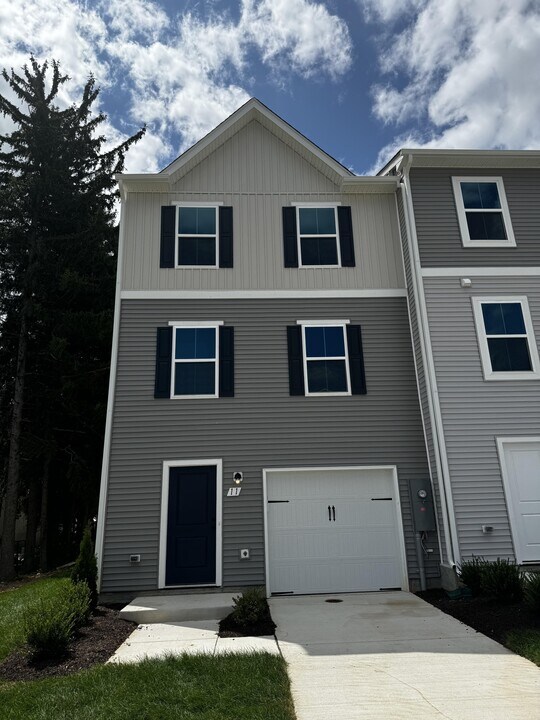 11 Whimbrel Rd in Hedgesville, WV - Building Photo