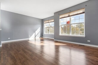 2260 Hudson Cir in Aurora, IL - Building Photo - Building Photo