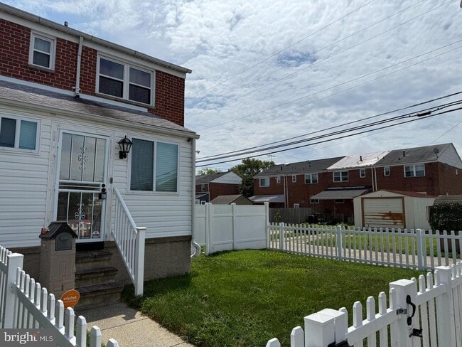 907 Foxwood Ln in Essex, MD - Foto de edificio - Building Photo