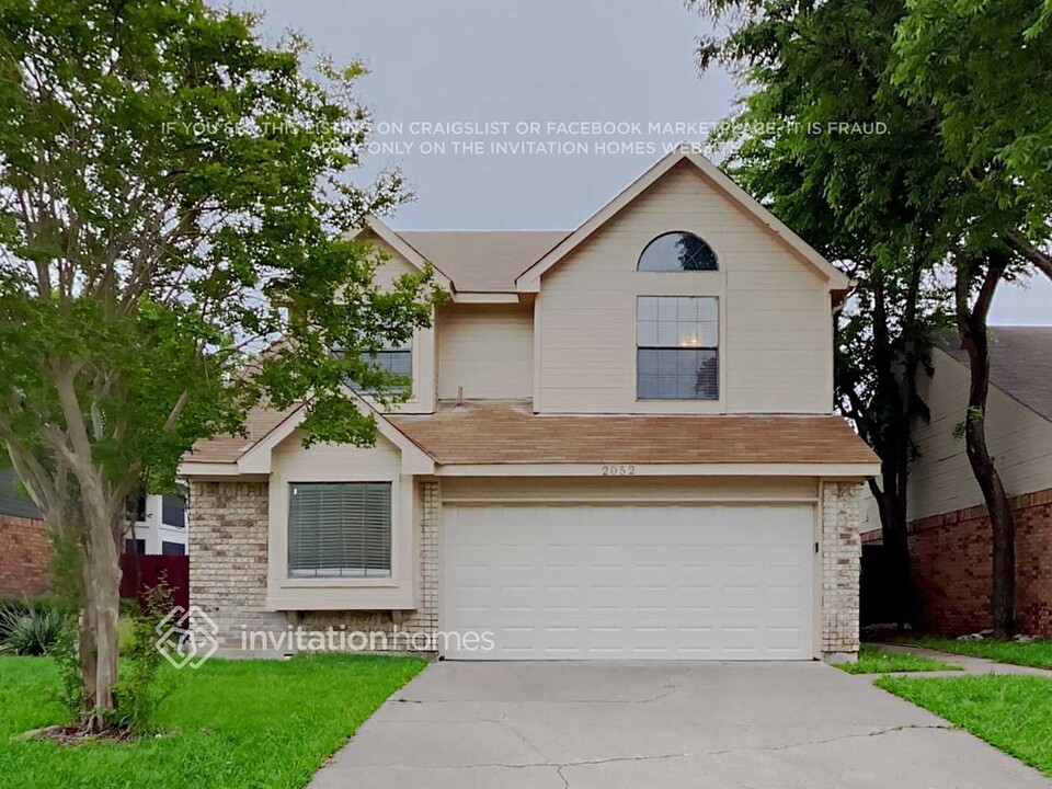 2052 Wanderlust Dr in Lewisville, TX - Foto de edificio