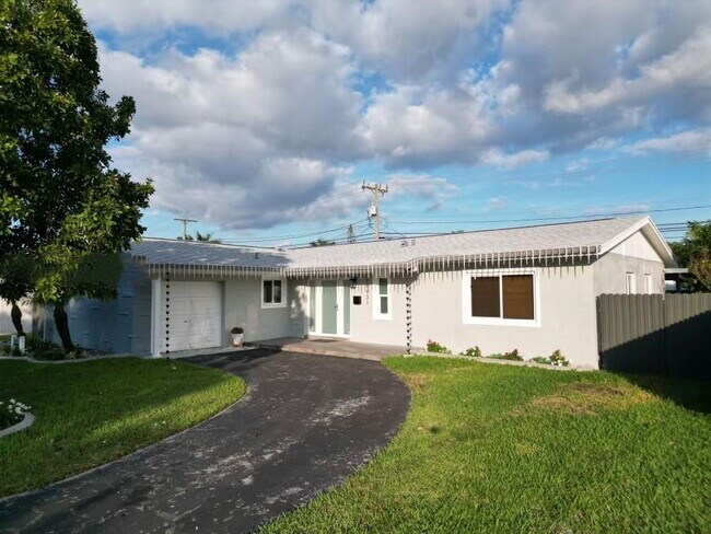 18931 SW 97th Ave in Cutler Bay, FL - Building Photo - Building Photo