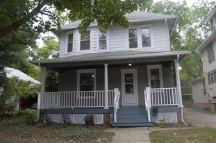 703 W California Ave in Urbana, IL - Building Photo
