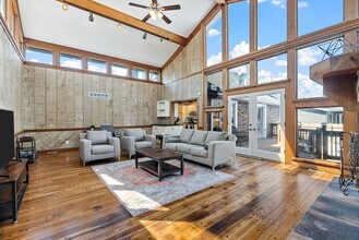 5382 Kings Park Dr in St. Louis, MO - Building Photo - Building Photo