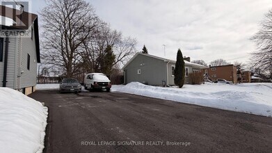 119 Wellington St in Whitby, ON - Building Photo - Building Photo