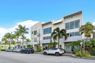 103 SE 4th Ave, Unit 203 in Delray Beach, FL - Building Photo - Building Photo