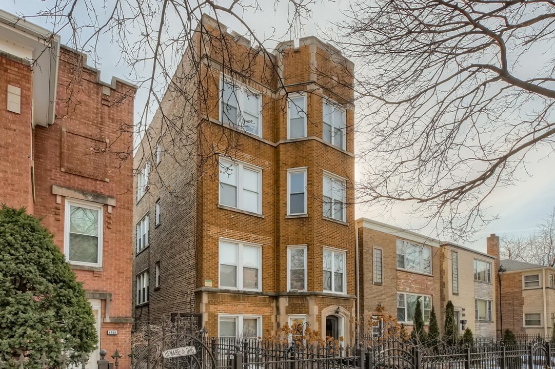 1757 W North Shore Ave in Chicago, IL - Building Photo