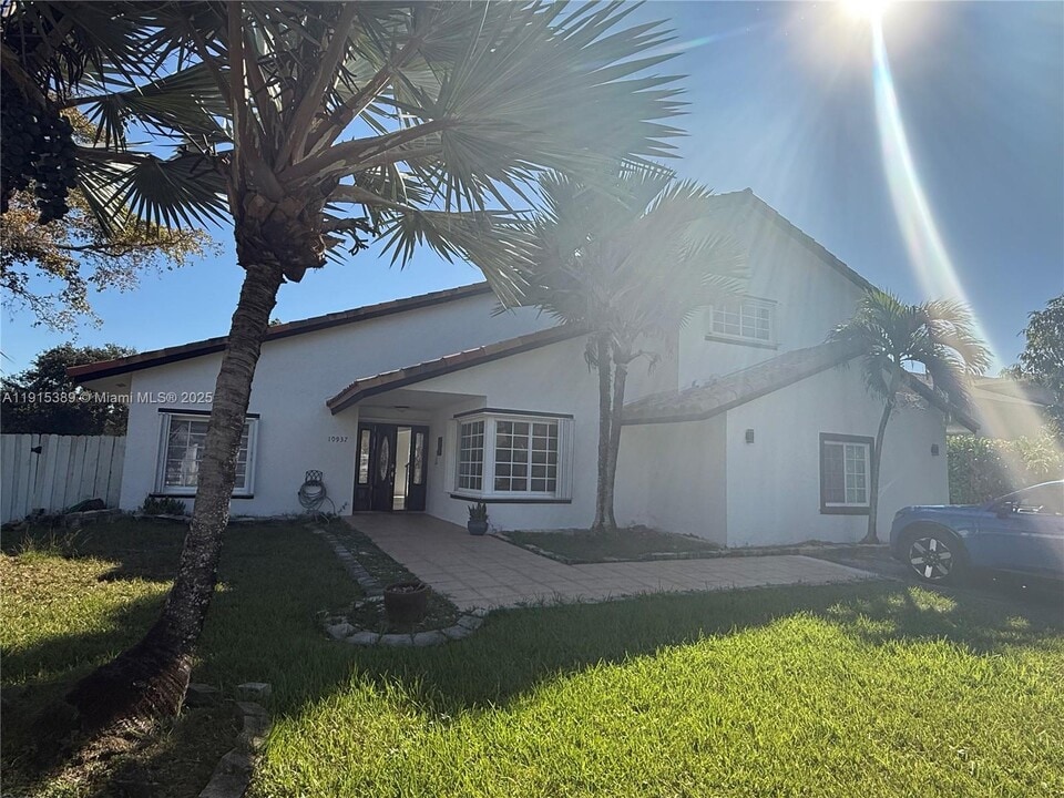 10937 SW 138th Pl in Miami, FL - Building Photo