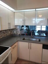 113 Lake Emerald Dr, Unit 102 in Oakland Park, FL - Building Photo - Building Photo
