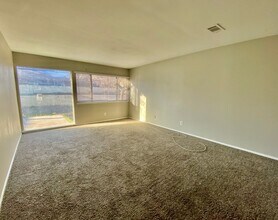 432 Summit Dr in Henderson, NV - Building Photo - Building Photo