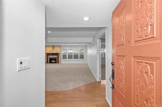 6880 Hyde Park Dr in San Diego, CA - Building Photo - Building Photo