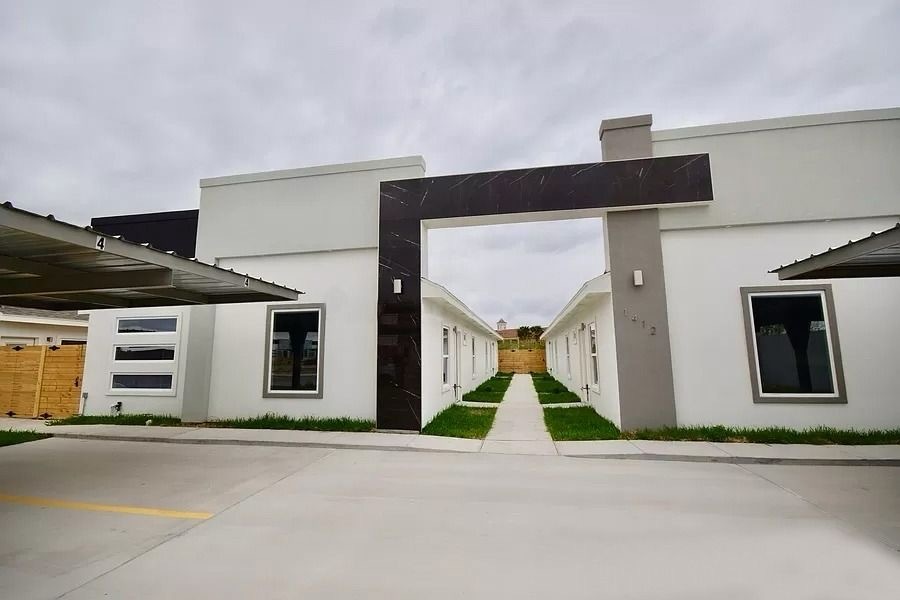 1412 S Iris St, Unit 2 in Pharr, TX - Foto de edificio