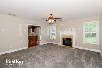 4033 Pond Edge Rd SW in Snellville, GA - Building Photo - Building Photo