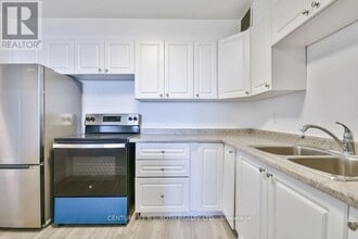 2 Grove St E in Barrie, ON - Building Photo - Building Photo