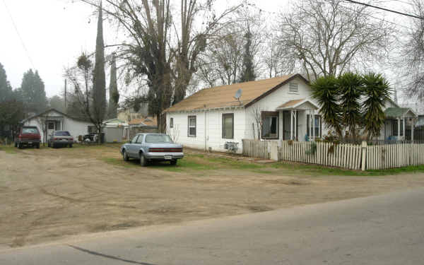 1099-1133 Kenwood Ave in Turlock, CA - Building Photo - Building Photo