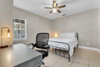 915 Buena Vista Dr in Tallahassee, FL - Building Photo - Building Photo