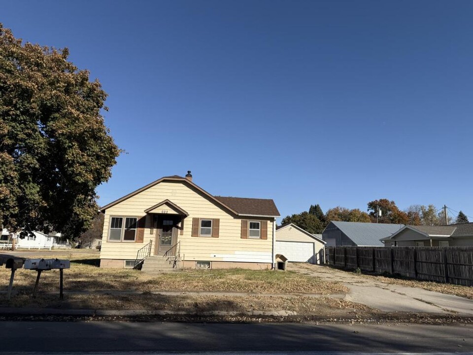 622 Columbus Ave in Monroe, NE - Building Photo