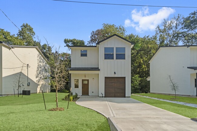 1007 Spokane River Rd in Montgomery, TX - Building Photo - Building Photo