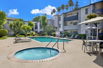 Talavera Apartments in Reseda, CA - Foto de edificio - Building Photo