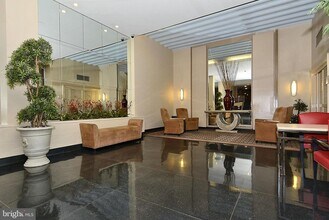 2500 Q St NW in Washington, DC - Building Photo - Building Photo