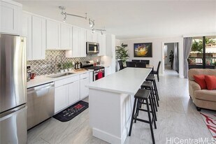2215 Aloha Dr in Honolulu, HI - Building Photo