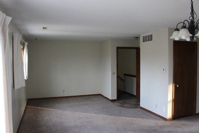 1415 Hennessey St, Unit 08 in Dodge City, KS - Building Photo - Building Photo