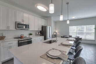 The Flats at Laurel & Pine in Nashville, TN - Foto de edificio - Building Photo