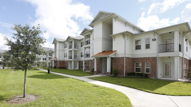 Villa Broussard in Broussard, LA - Foto de edificio - Building Photo