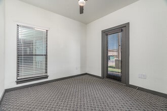 The Talon in Denton, TX - Building Photo - Building Photo