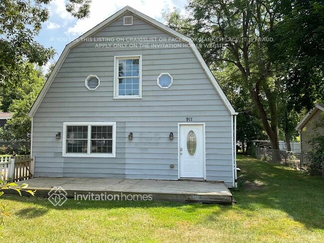 property at 911 Paul St W