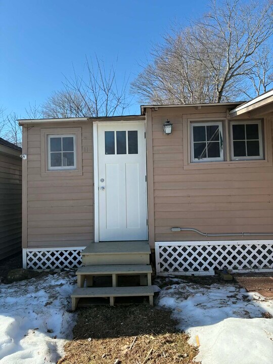 11 West St in East Hampton, CT - Foto de edificio