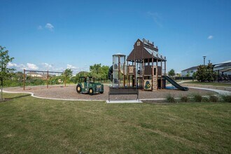 496 Fieldwood Dr, Unit B in Mustang Ridge, TX - Building Photo - Building Photo