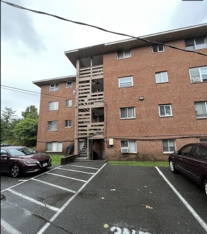 61 Vandenburgh Ave