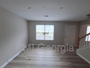 8170 Autumn Green Dr in Fairburn, GA - Building Photo - Building Photo