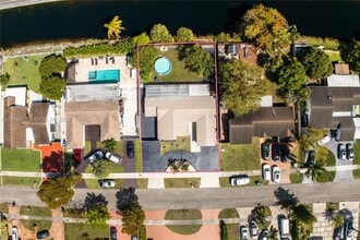 19541 NW 57th Ct in Hialeah, FL - Building Photo - Building Photo