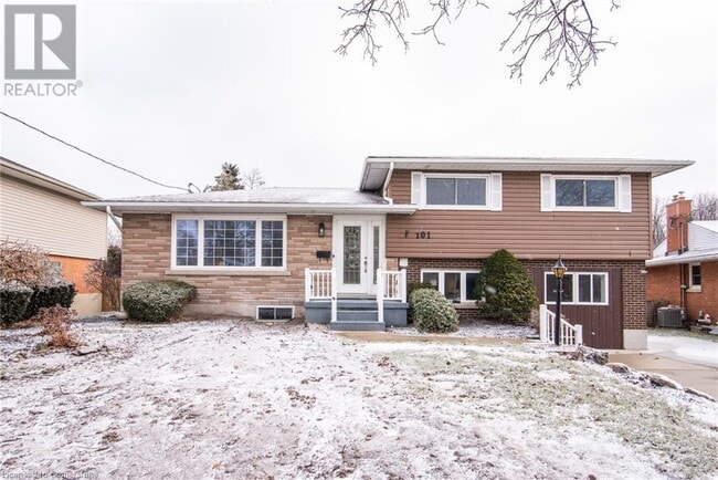 101 Lyndhurst Dr