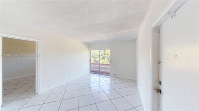 1825 SW 67th Ave in Miami, FL - Building Photo - Building Photo