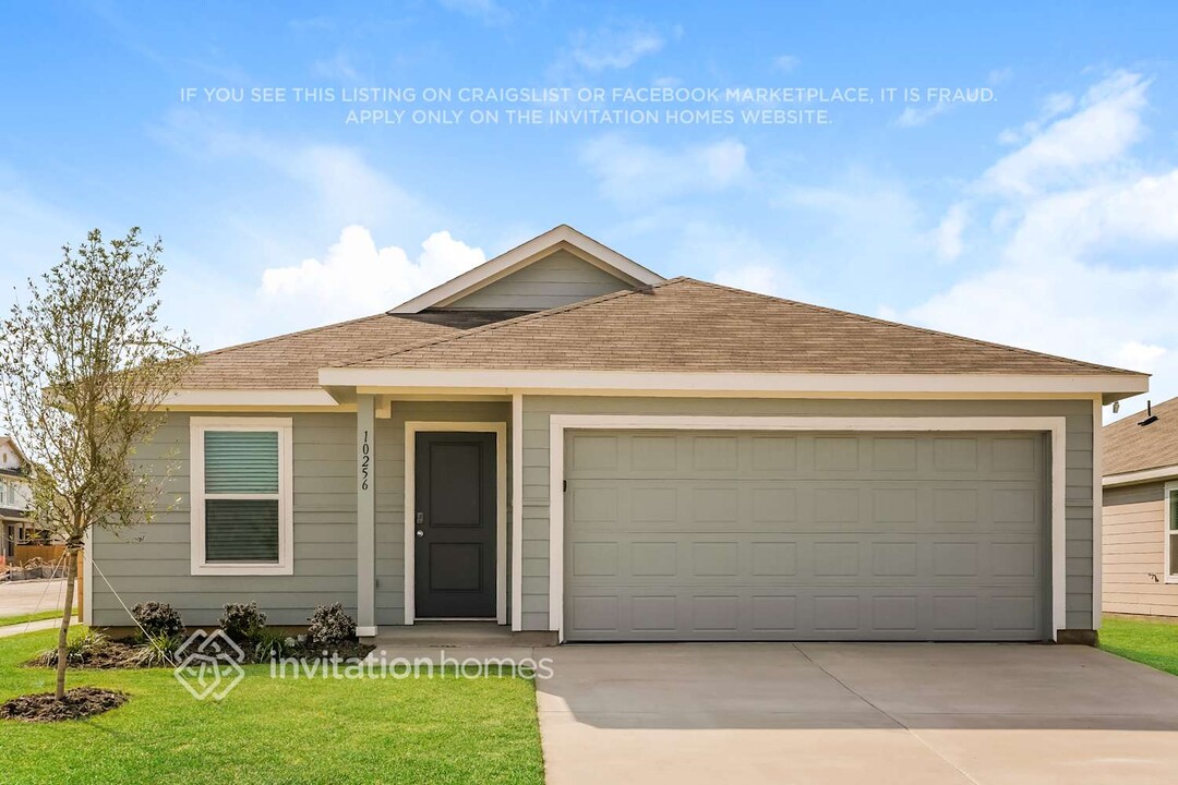 10256 Tullamore Rdg Rd in Crowley, TX - Foto de edificio