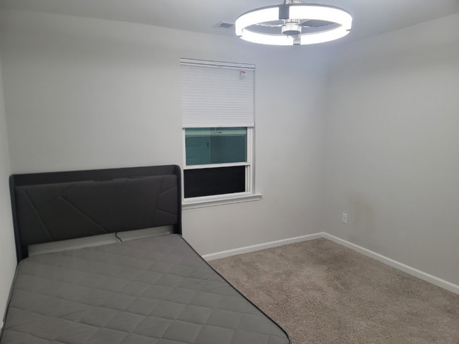 property at 16 Roxbury Dr