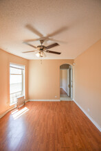 911 W Lawrence Ave, Unit #205 in Chicago, IL - Building Photo - Building Photo