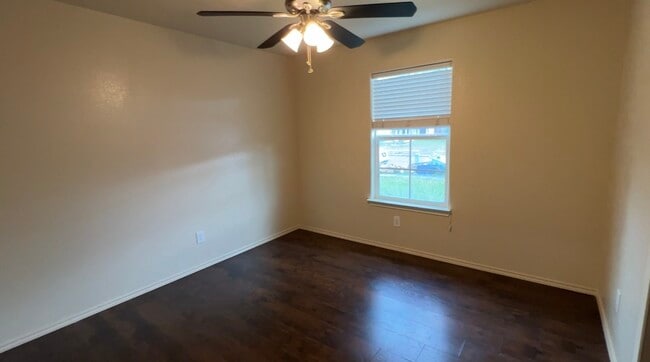 8824 Cowboy Rose Ln in Brownsville, TX - Foto de edificio - Building Photo